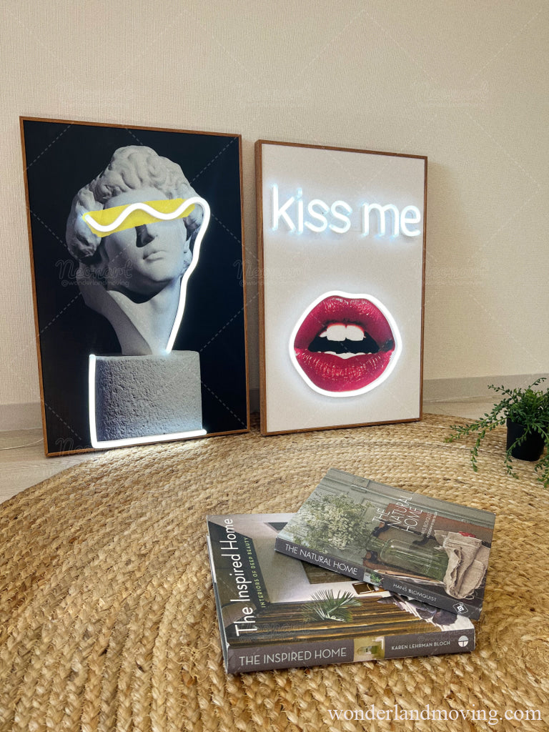 北欧風 額縁付きネオンアート 2点セット(ダビデ像 + Kiss me)