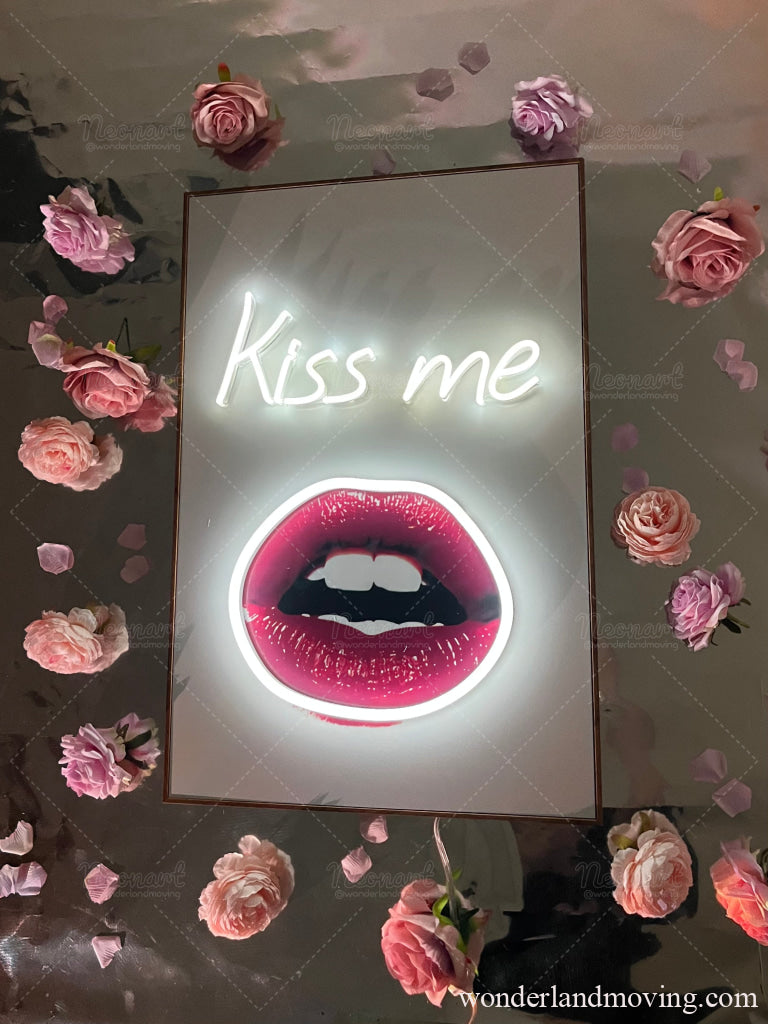 Kiss me 縁額付きネオンアート ネオン看板
