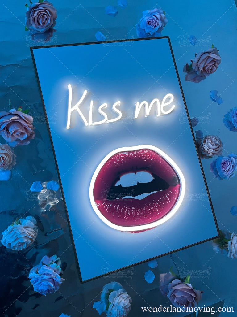 Kiss me 縁額付きネオンアート ネオン看板